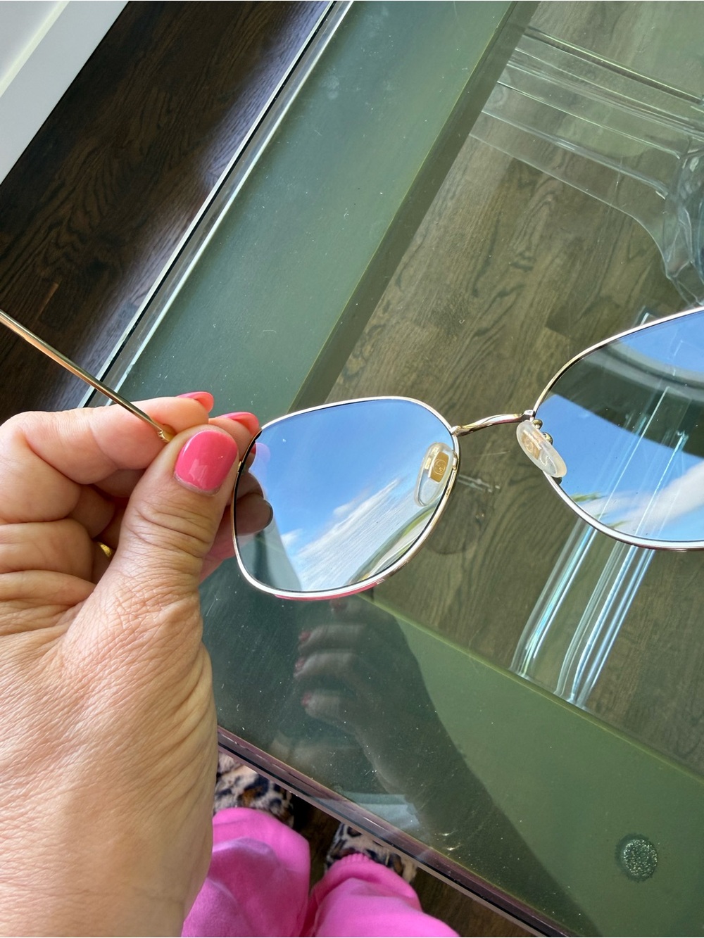 Gucci Gold Frame Sunglasses EUC - Picture 10 of 10